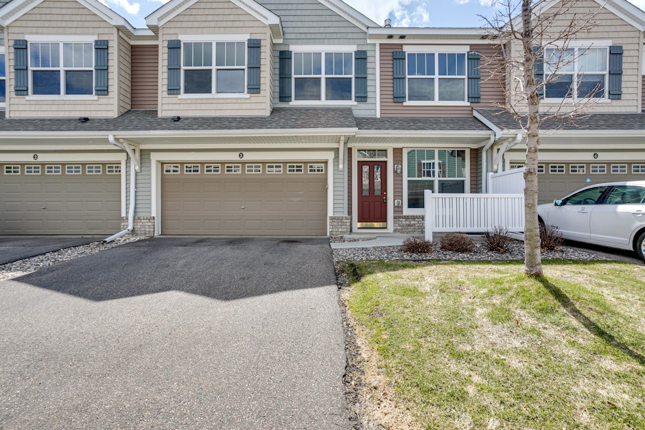 1948 Commonwealth Boulevard, Chanhassen, MN 55317, Presented by Cheryl